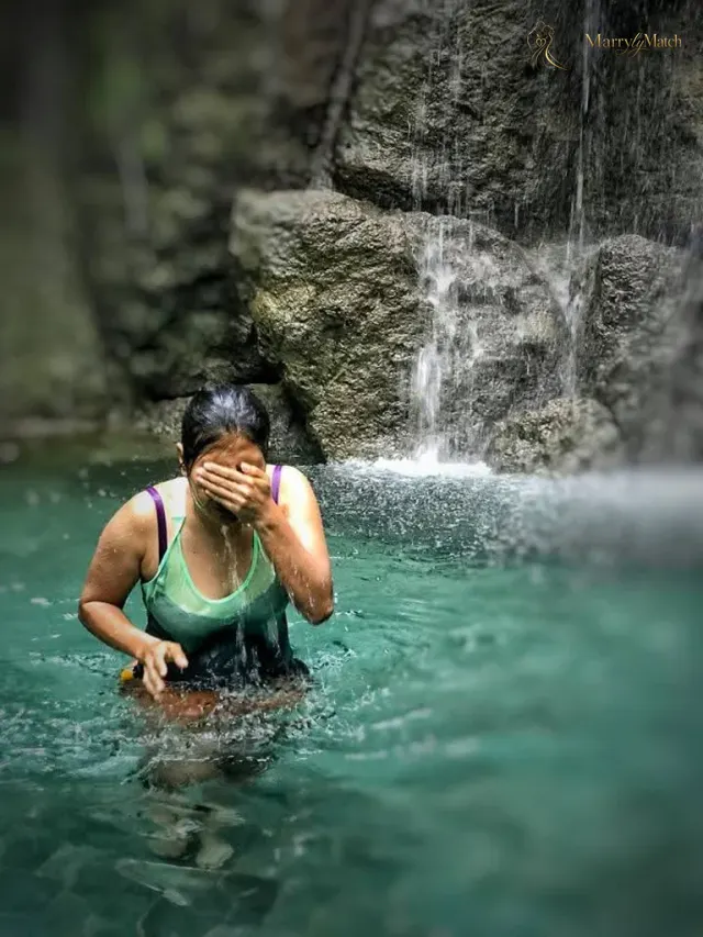 Rikha, 35