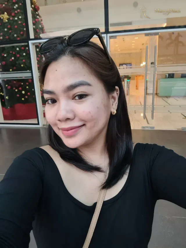 Ashley, 32