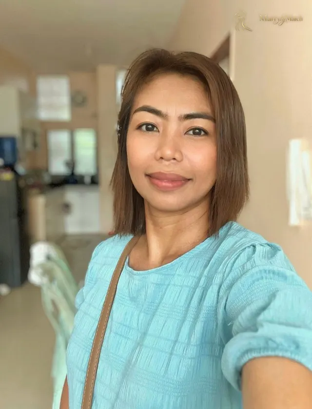 Sherrie, 44