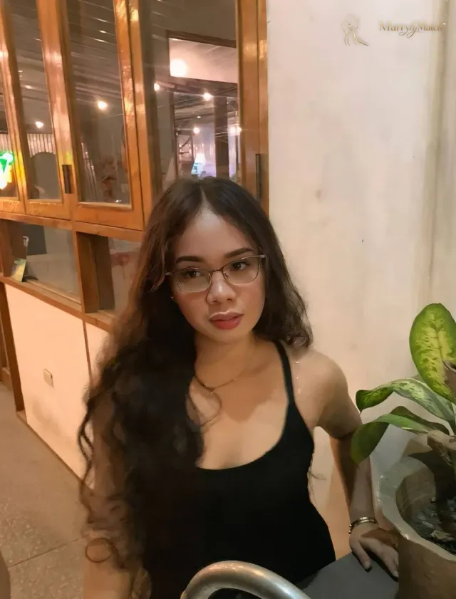Isobelle, 23