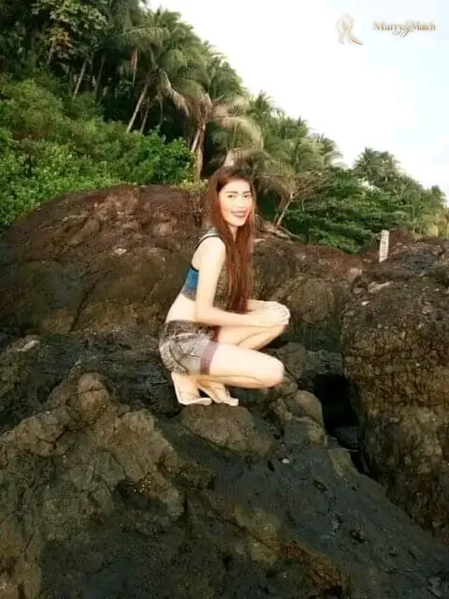 Annie, 28