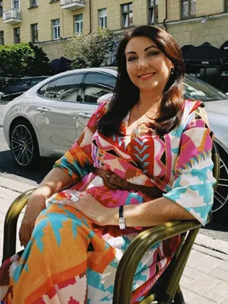 LARISA, 48