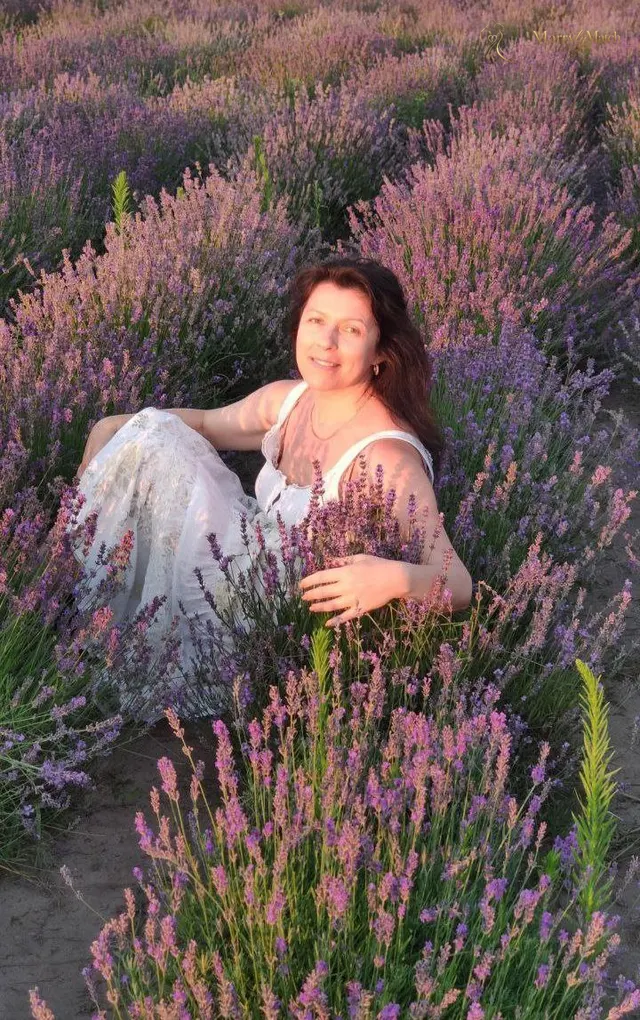 Natalia, 51