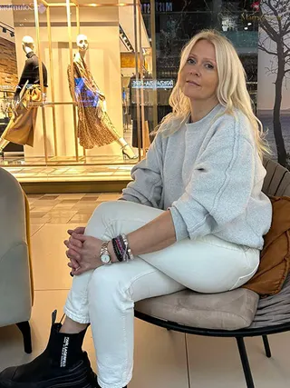 ELENA, 51