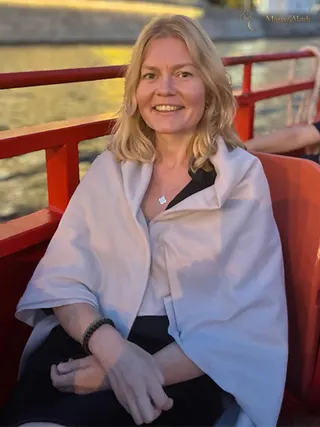 VALENTINA, 44