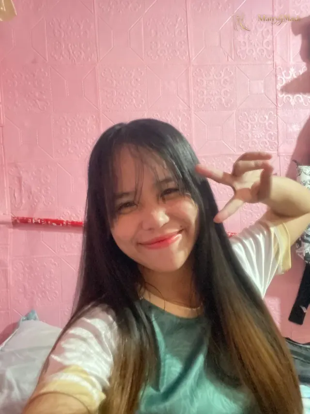 Nina, 26
