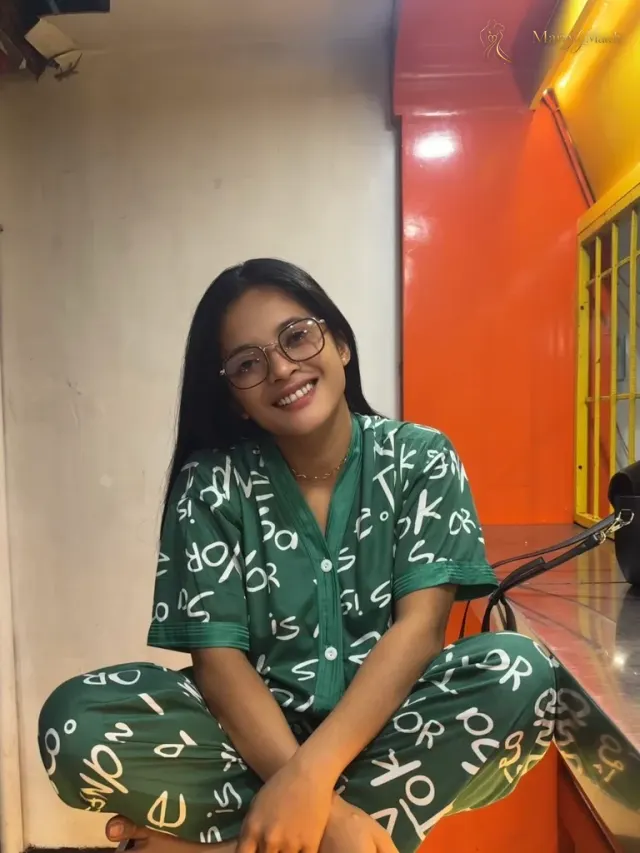 Jennifer, 27