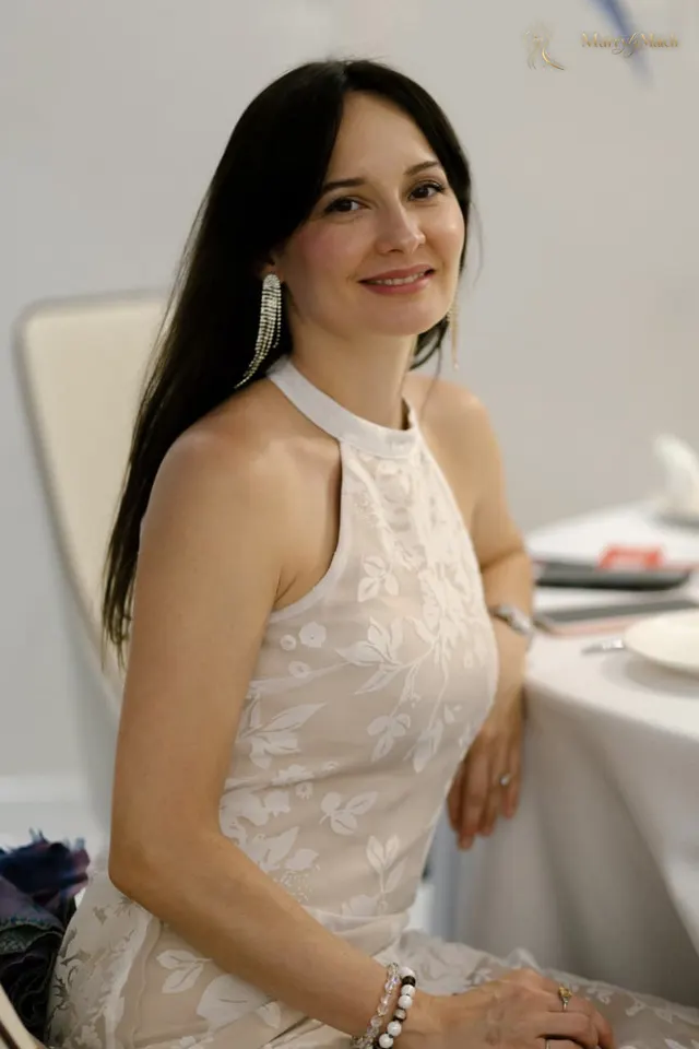 Alina, 42