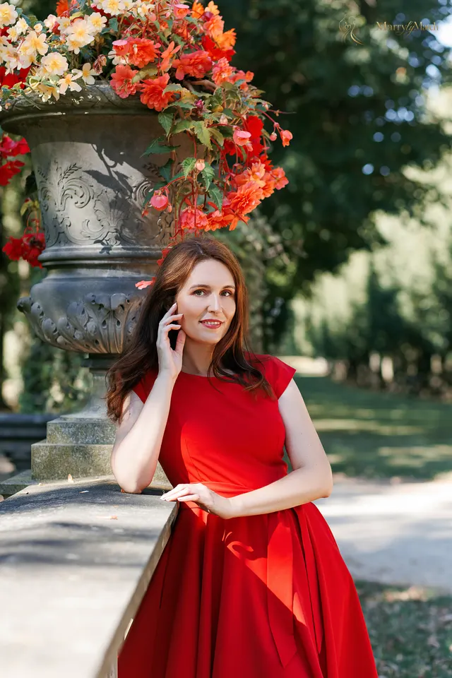 Nadiya, 43