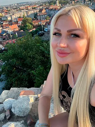 YANA, 37