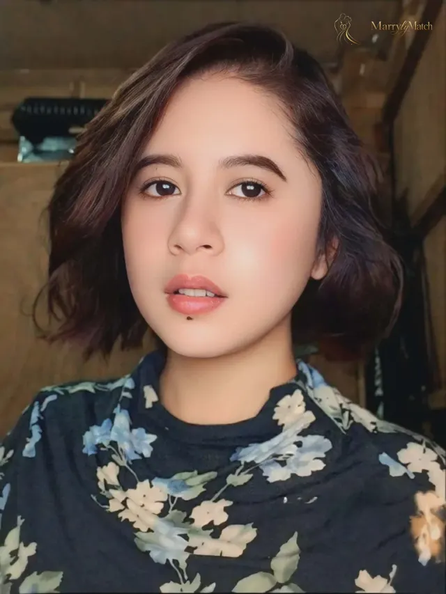 Another photo of April