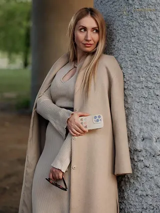 ELENA, 42
