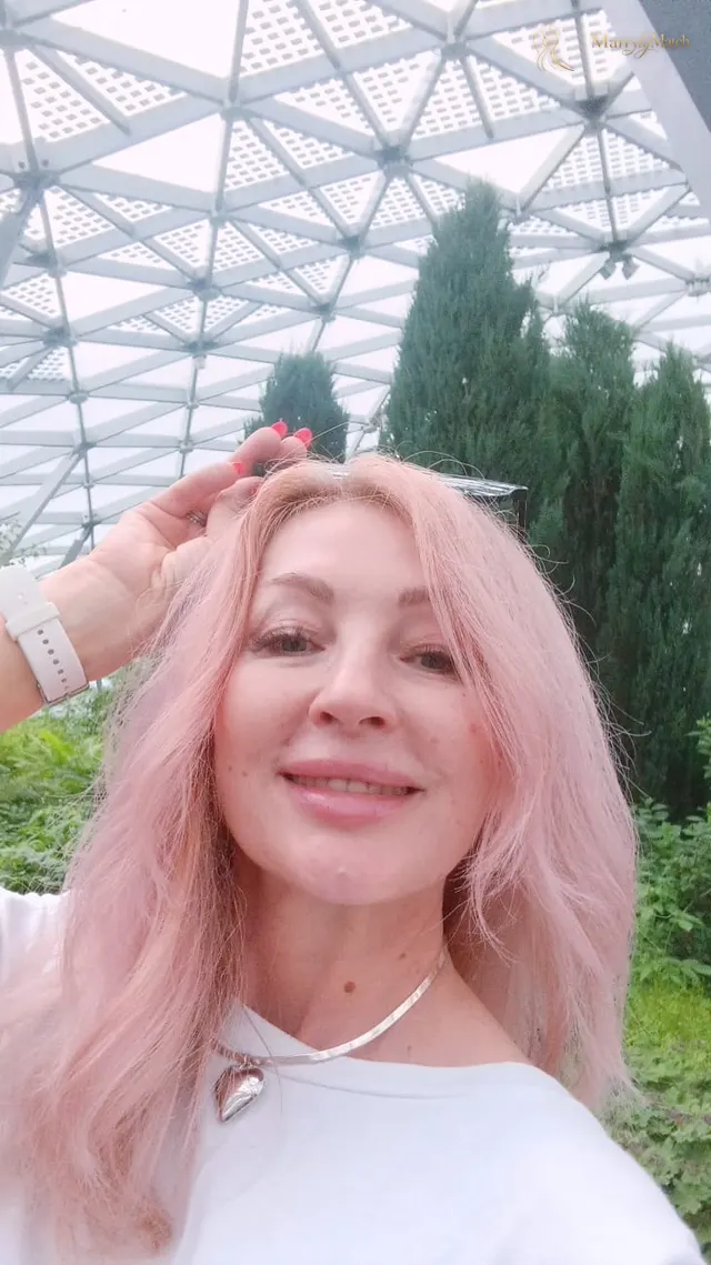 Natalia, 55
