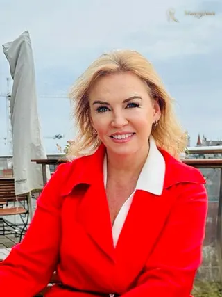 YULIYA, 52