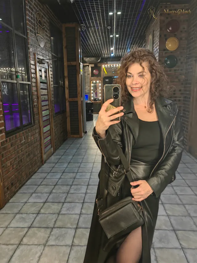 Yulia, 42