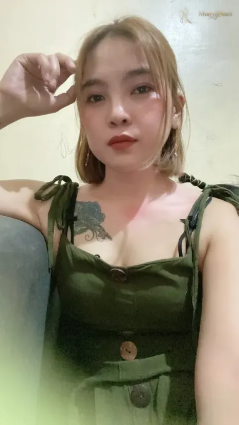 Another photo of Jes