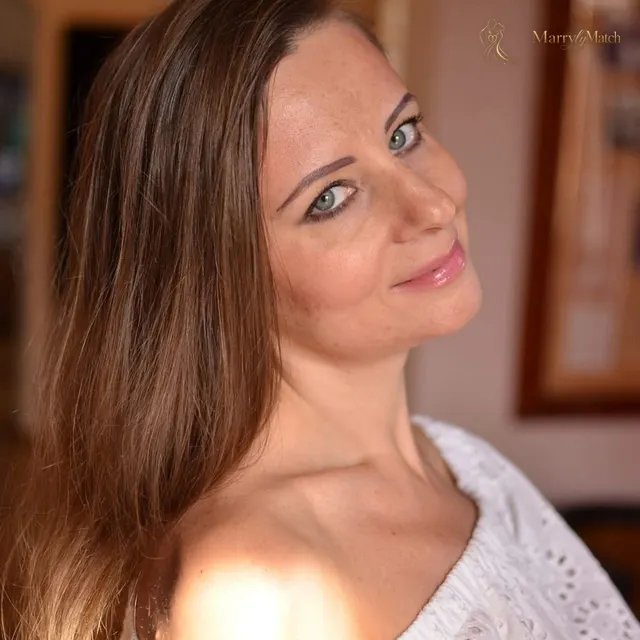 Yuliia, 44