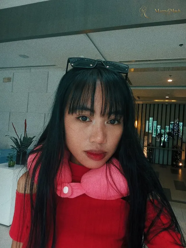 Crystalyn, 24