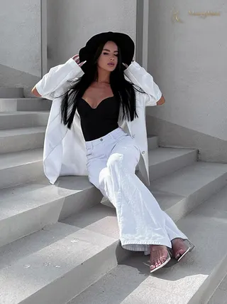Another photo of ALEKSANDRA
