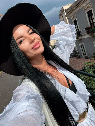 Another photo of ALEKSANDRA