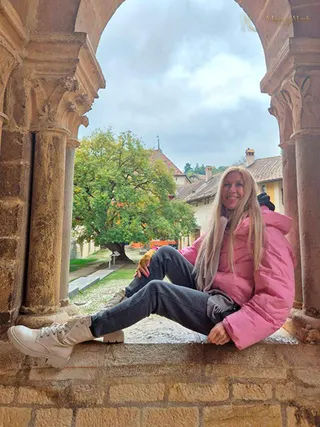 OLENA, 53