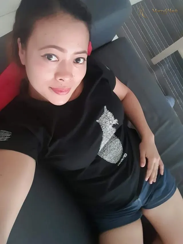 Another photo of rashel joy