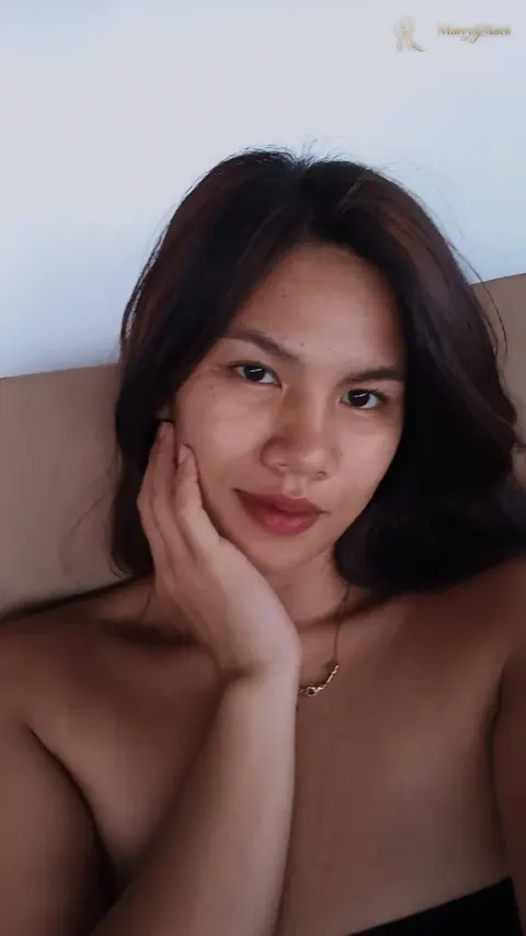 Sandra, 27