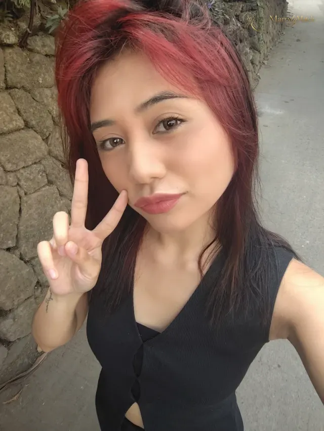 Stephanie, 20
