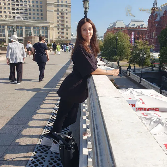 Elena, 41
