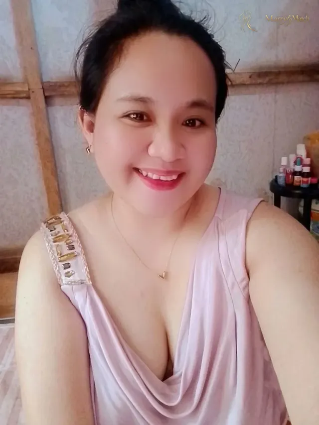 Cristina, 33