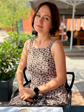 ELENA, 42