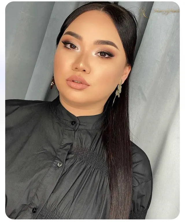 Karina, 30