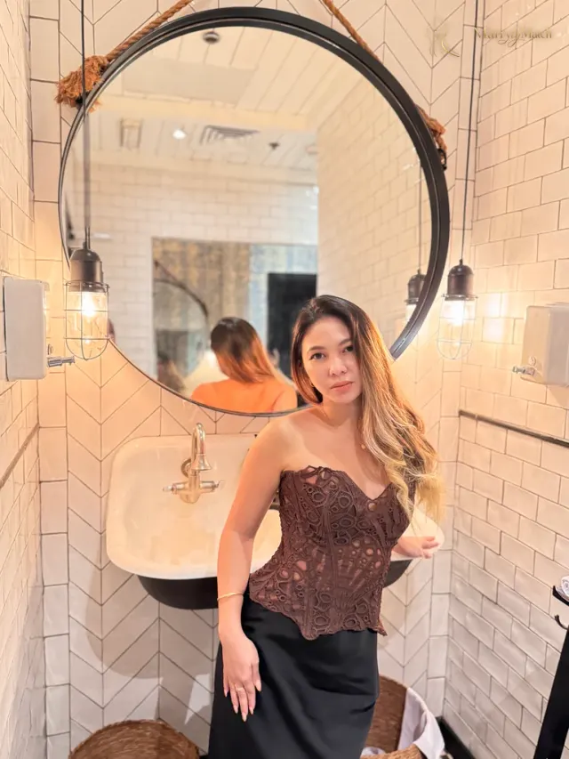 Another photo of Mary Antonette