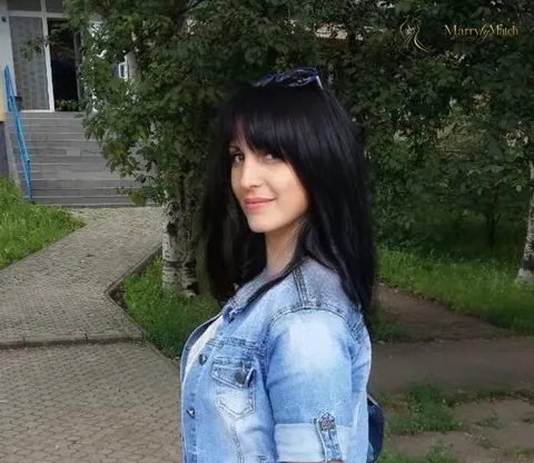 Nadia, 46