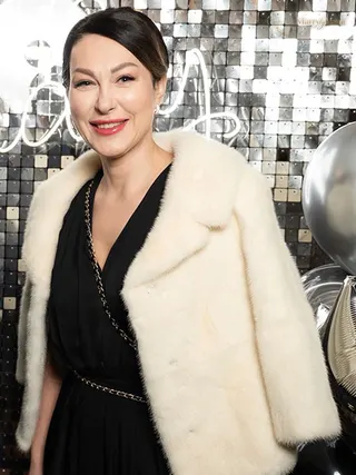 IRINA, 52