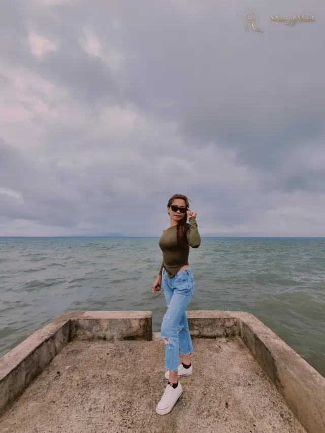 Emie, 25