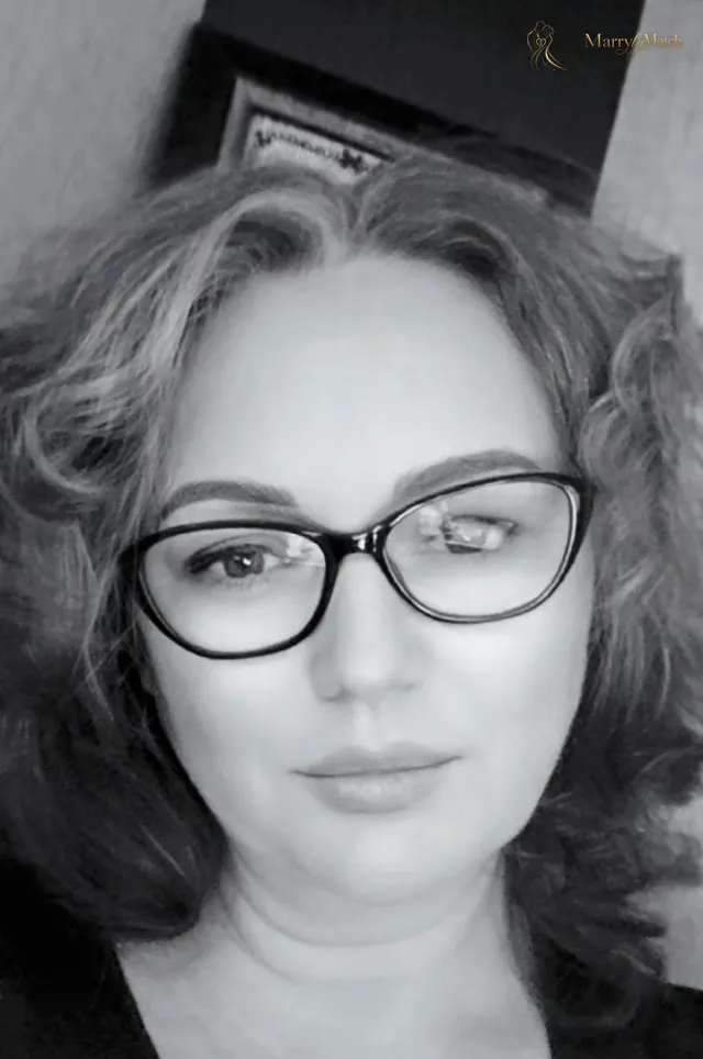 Nina, 43