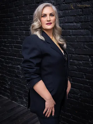 OKSANA, 52