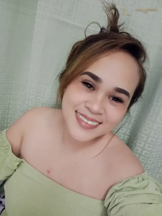Kimberly, 27