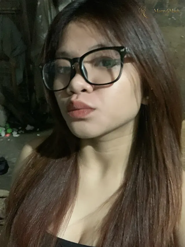nicole, 21