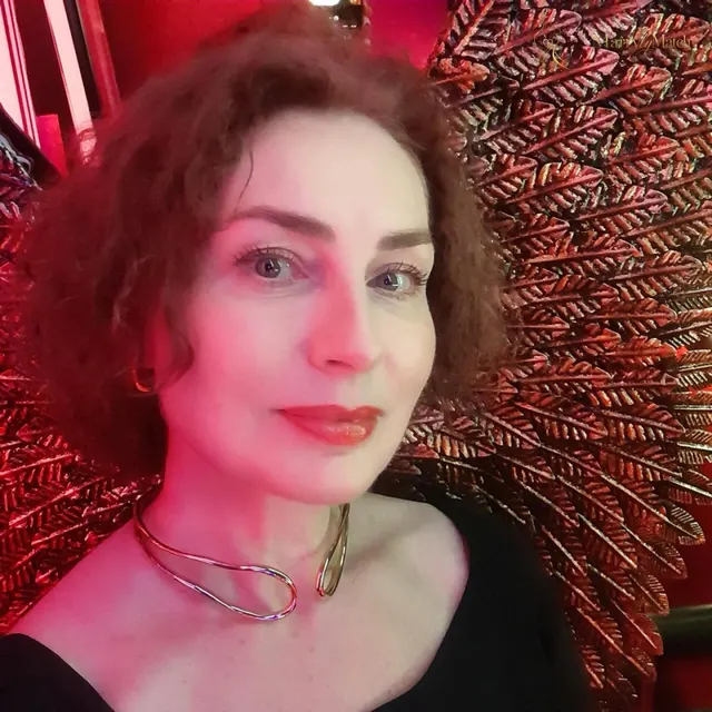 Nadia, 54