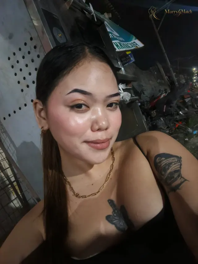 Another photo of ashley