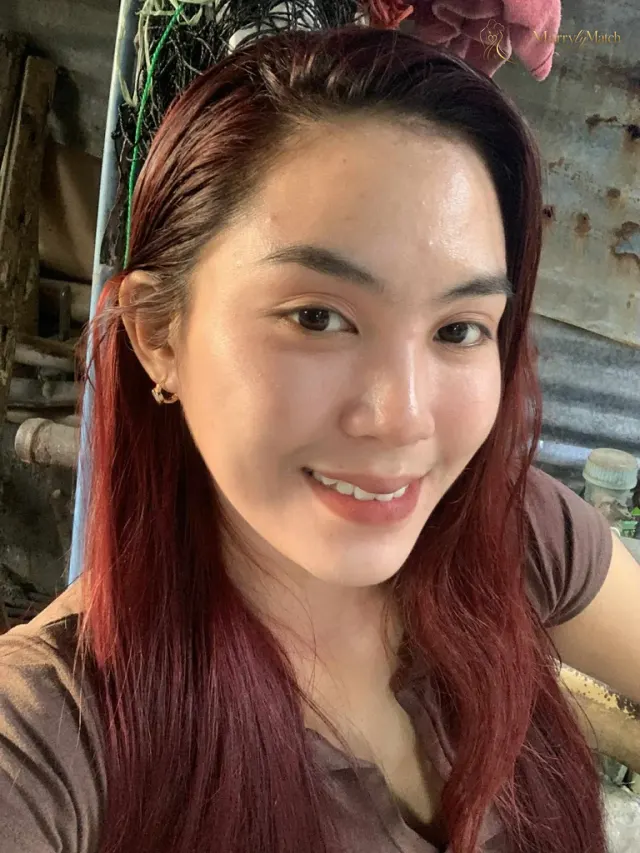 Phoebe, 27