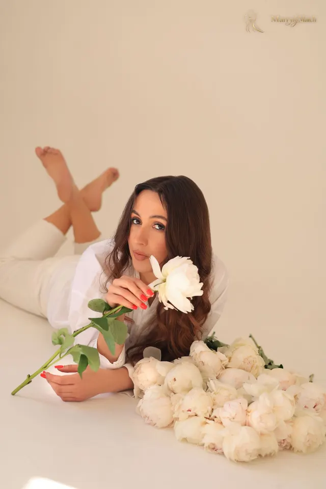 Viktoria, 33