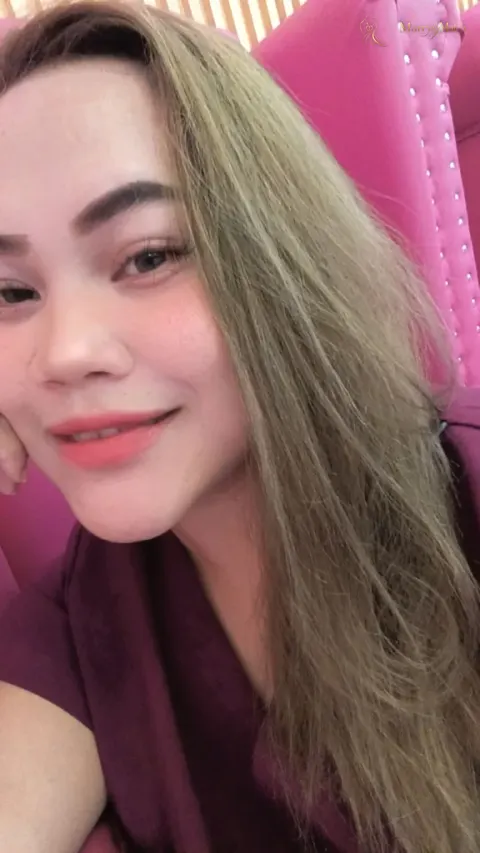 Another photo of Mae