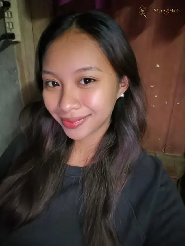 Adrianne, 19