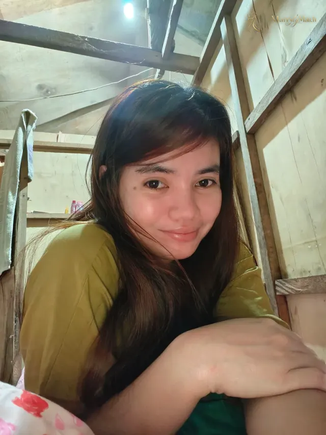 Sarah, 32