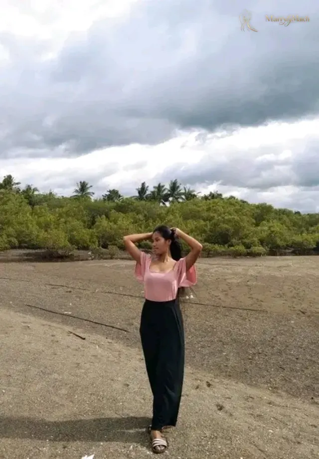 Another photo of Crisjie