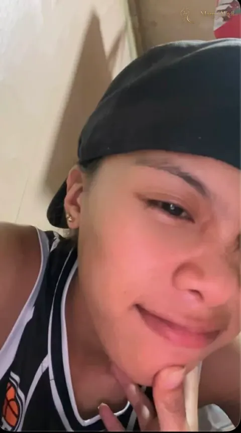 Angela, 21