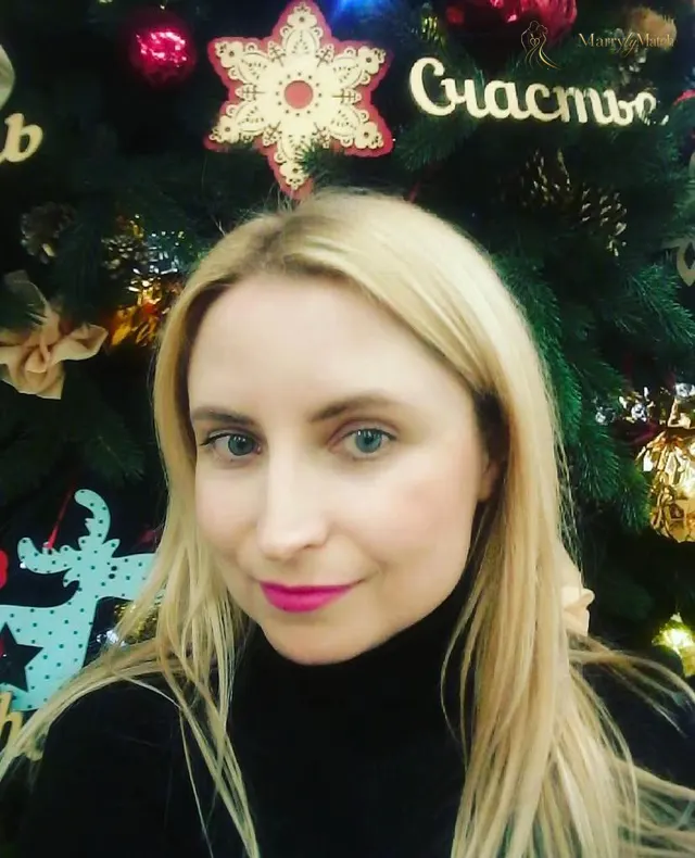 Elena, 52